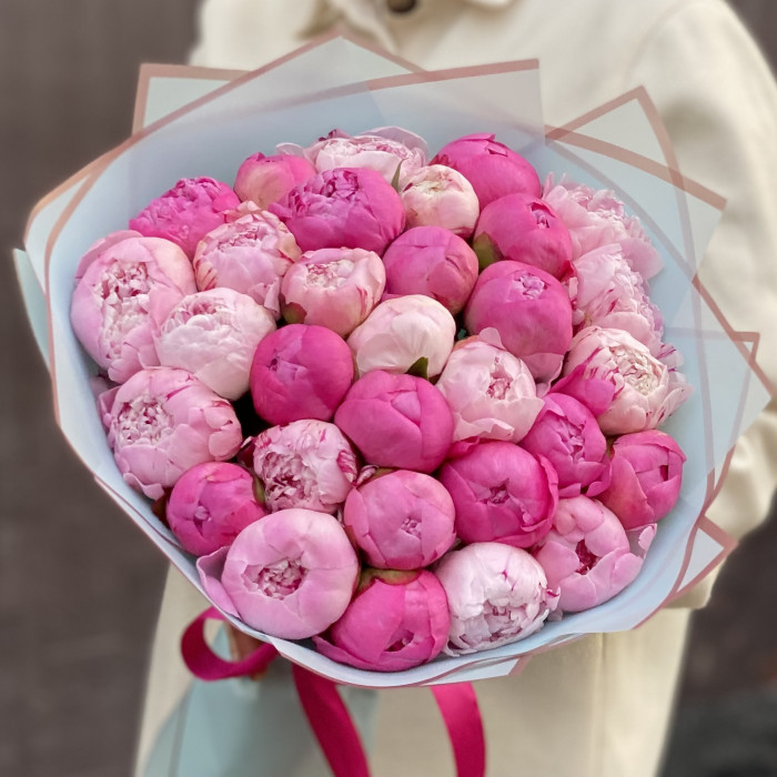 Розовый микс из 31 пиона